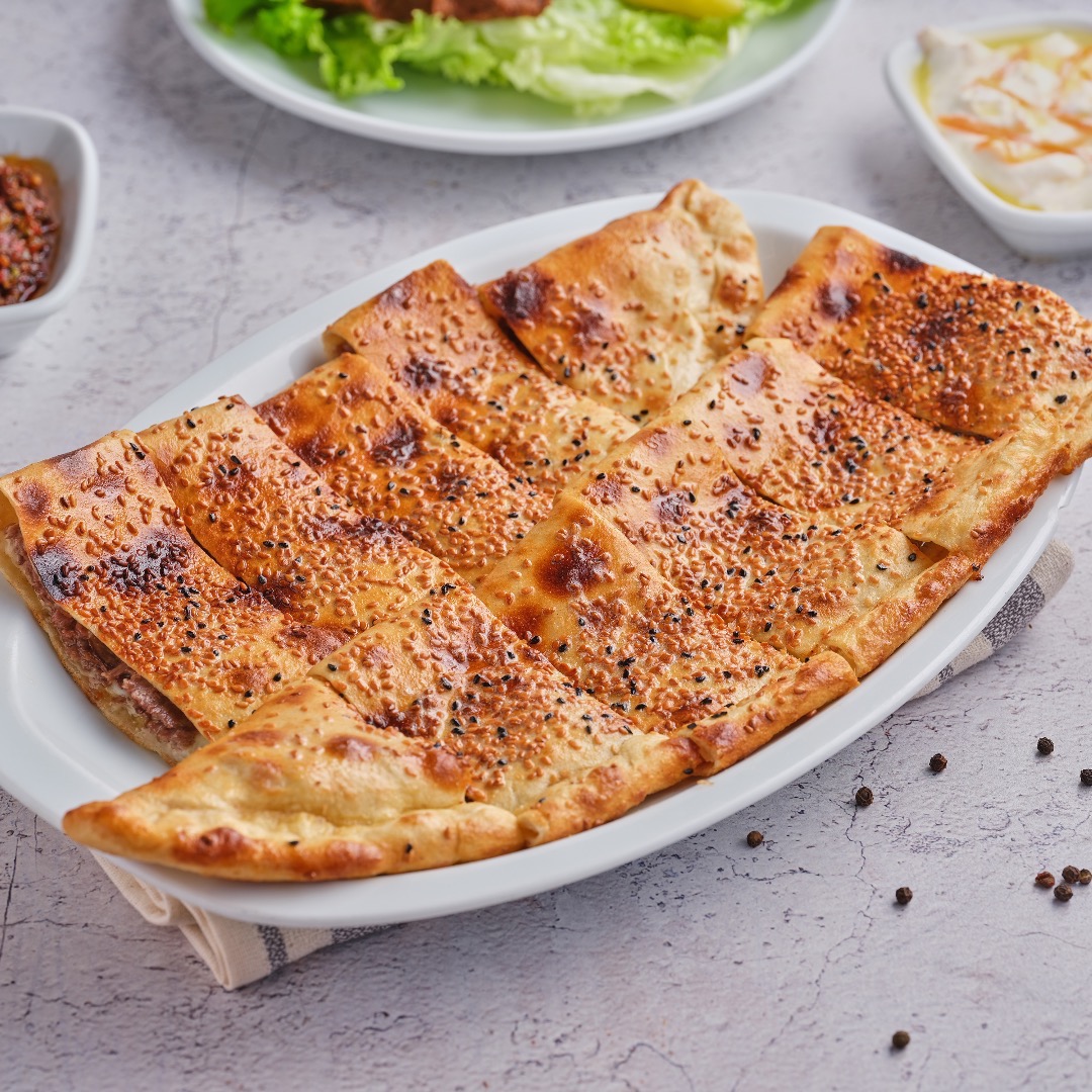 Special Pide ( Dönerli & Kaşarlı )